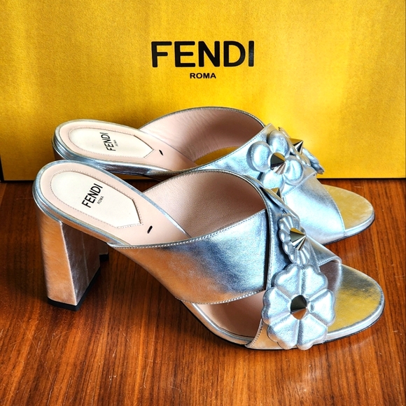 $900 Brand New 100% Authentic Fendi Women's Sandals Silver Leather - Picture 8 of 11